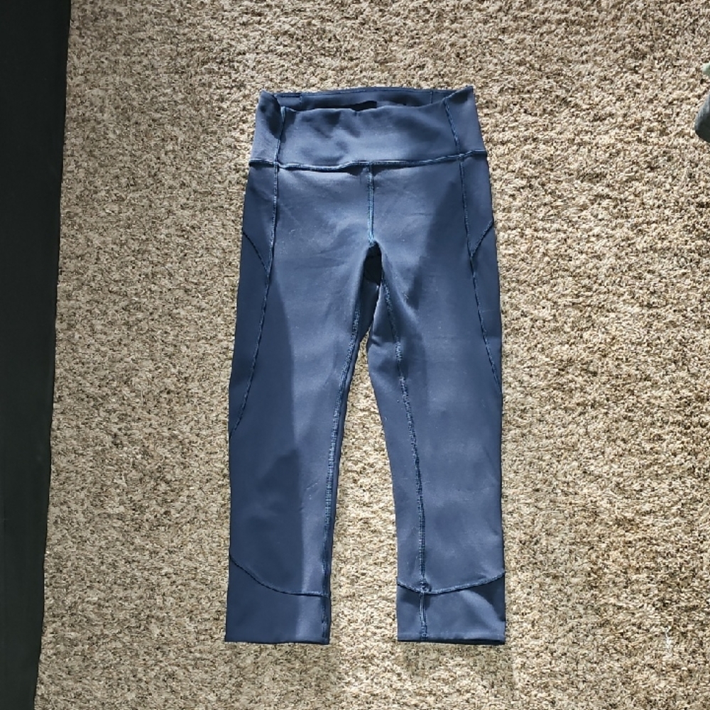 Lululemon Womens Cropped Leggings Sz 4. Excellent Condition True Navy